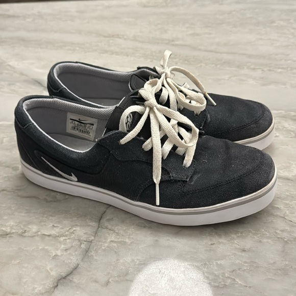 Nike Other - Nike SB 6.0 athletic shoes men’s size 9.5